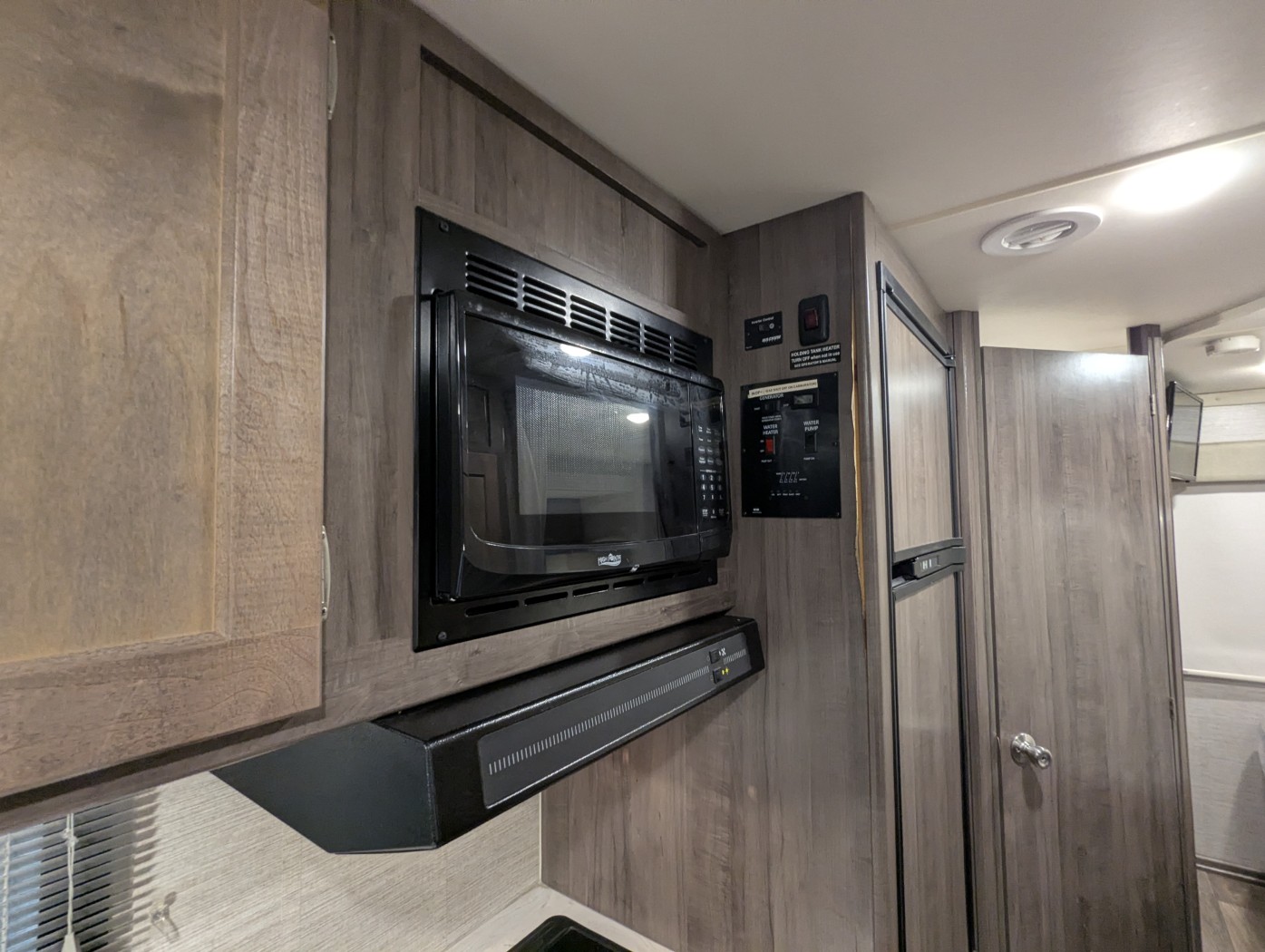 2022 Winnebago Minnie Winnie 22M - Image 17