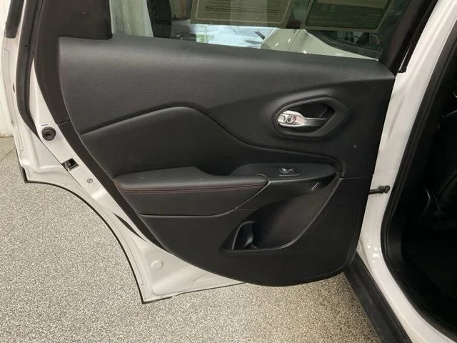 2022 Jeep Grand-Cherokee-L Laredo Altitude 4x4 - Image 21
