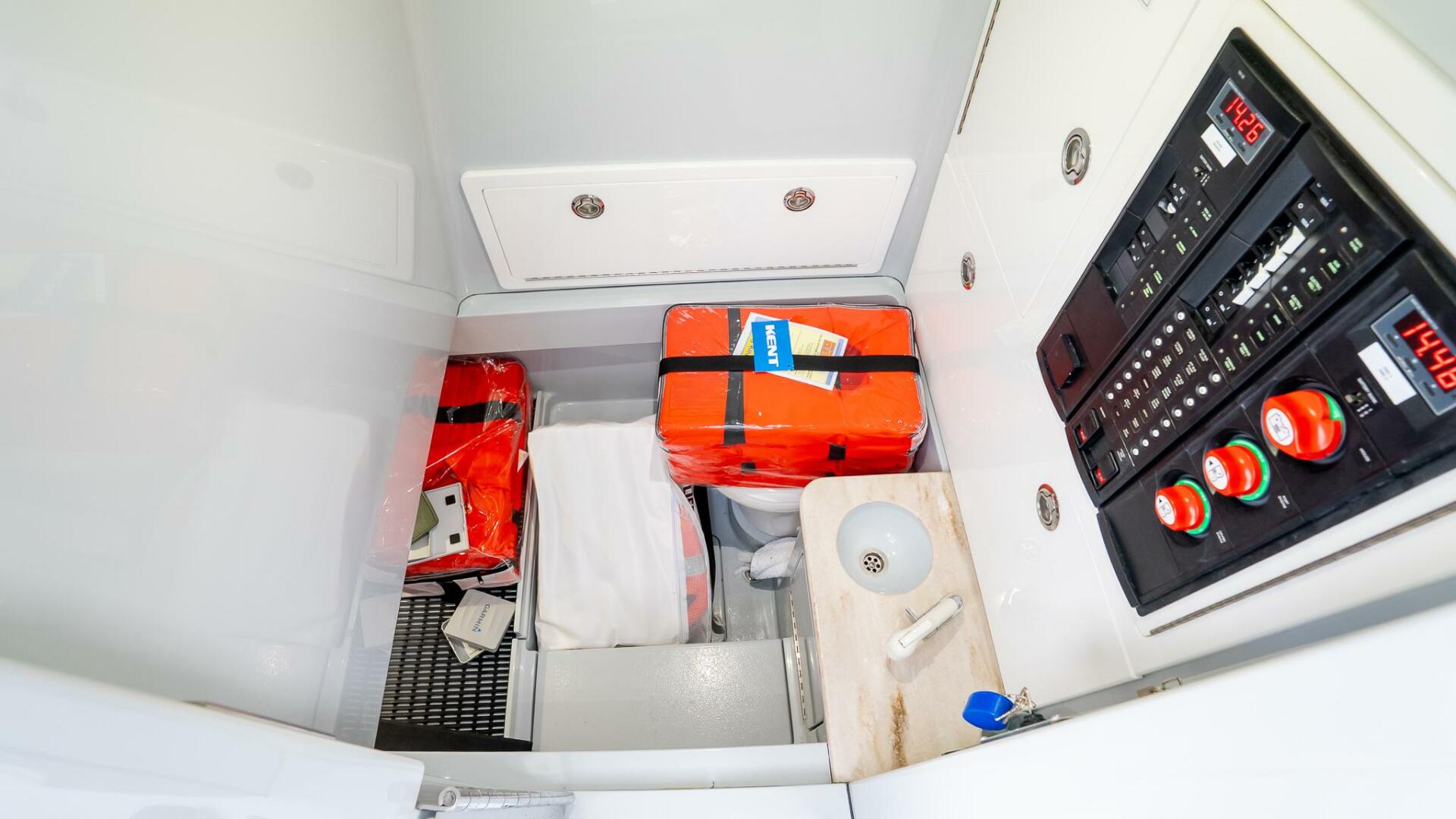 2023 Valhalla Boatworks V-33 - Image 28