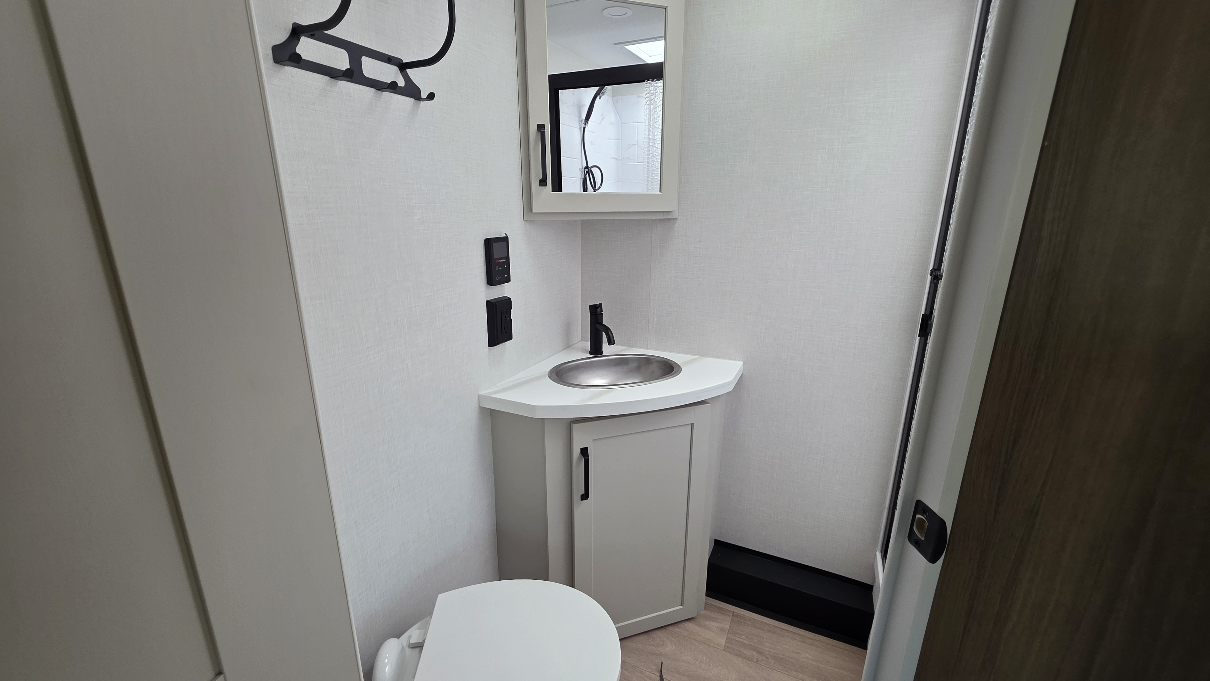 2027 VENTURE RV SPORTTREK 272VRK - Image 26
