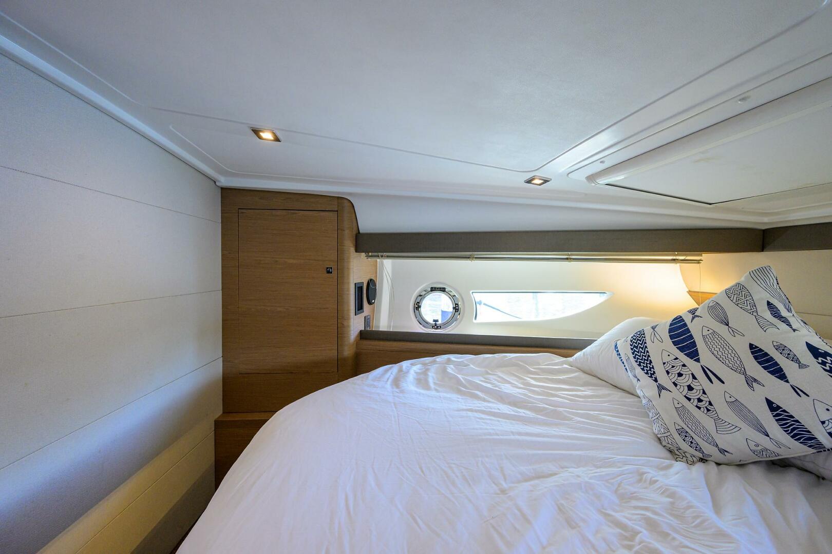 2003 Jupiter 31 Cuddy - Image 46