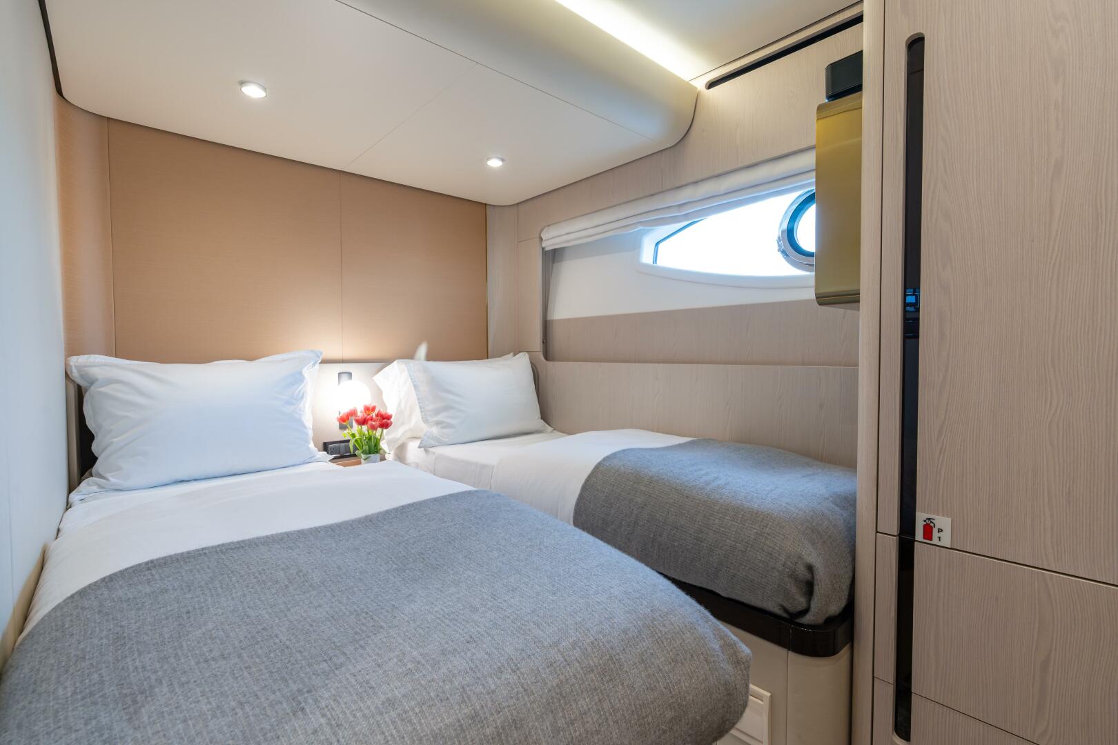 2022 Azimut 78 - Image 46
