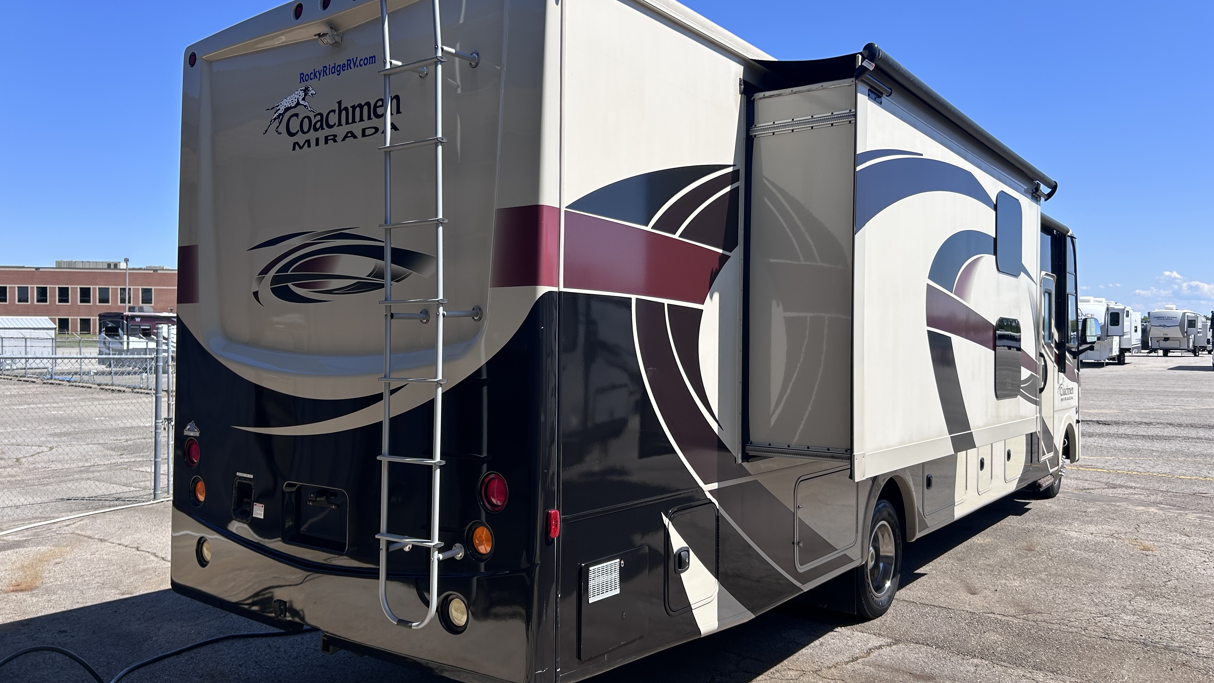 2019 Coachmen Mirada 35BH - Image 7