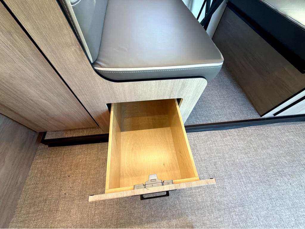 2027 Grand Design Lineage Series M 25FW - Image 21