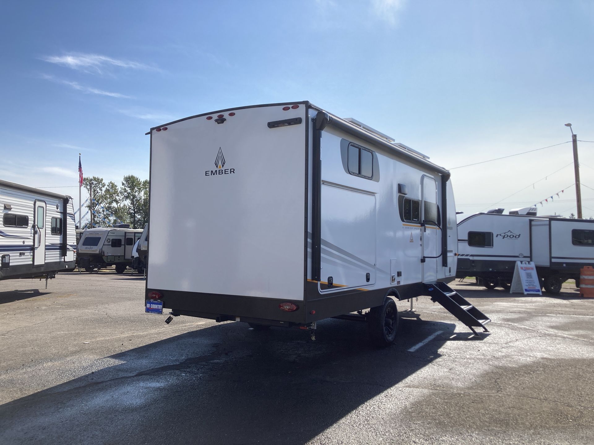 2026 Ember RV E-Series 19ETS - Image 22