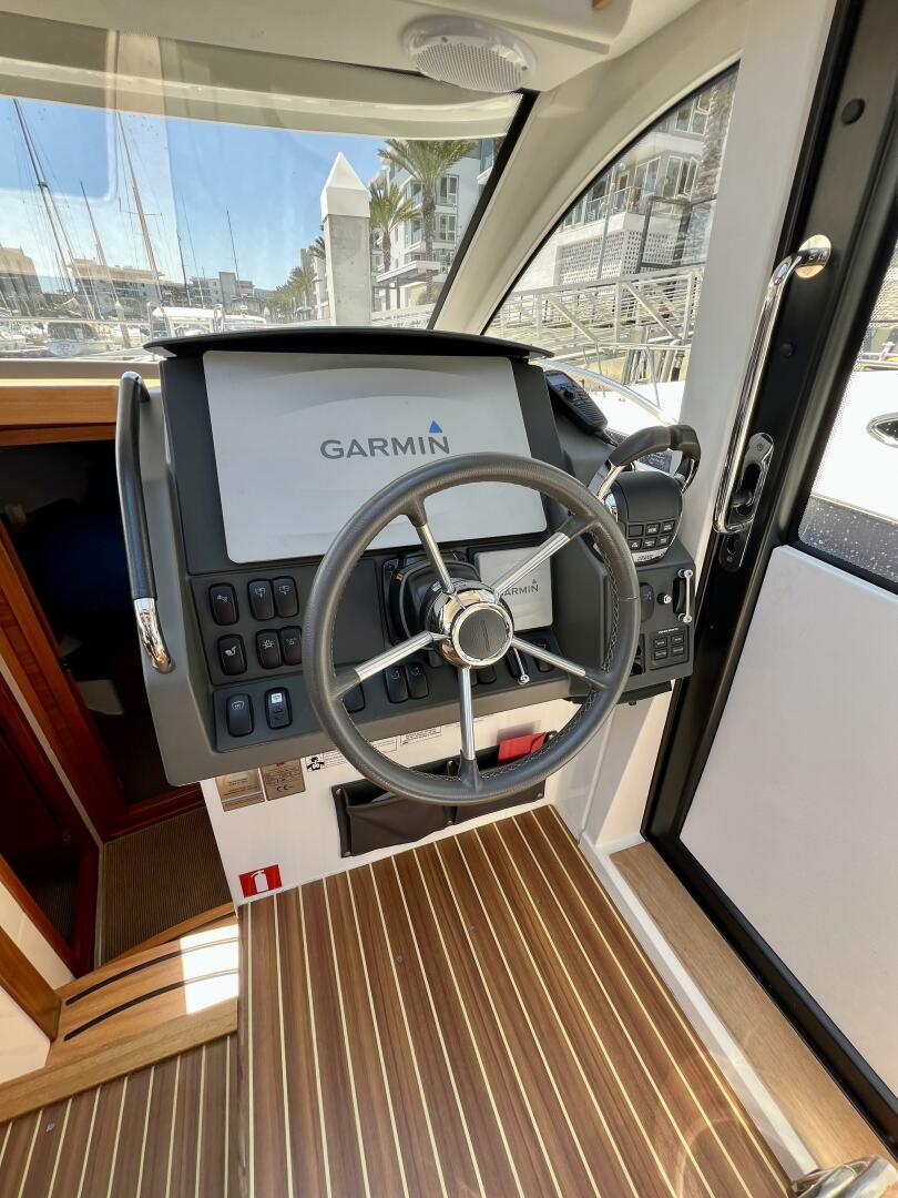 2018 Nimbus 365 Coupe - Image 47