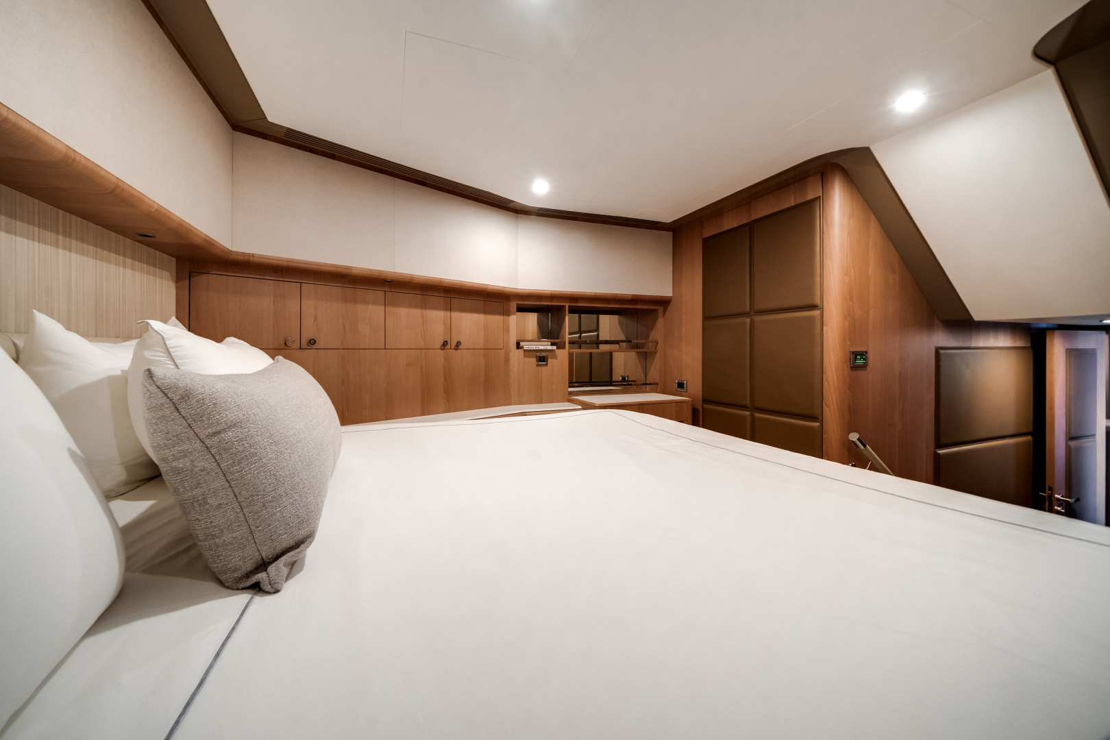 2025 Ocean Alexander 28L - Image 47