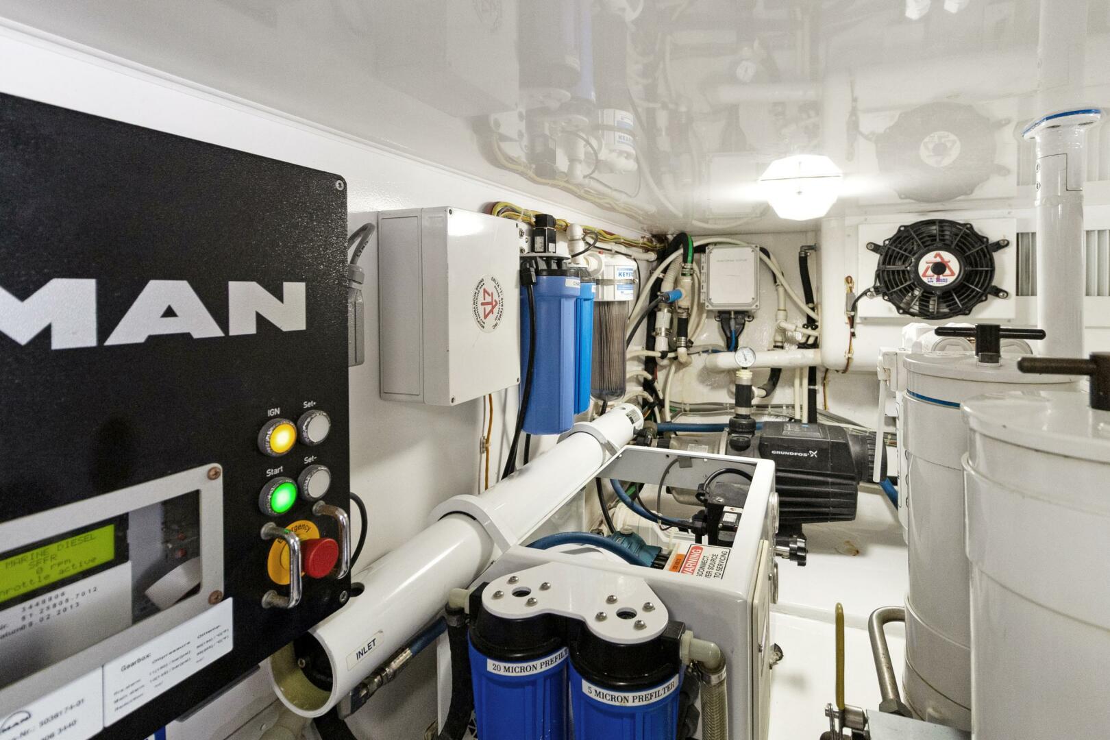 2015 Viking 46 Convertible - Image 40
