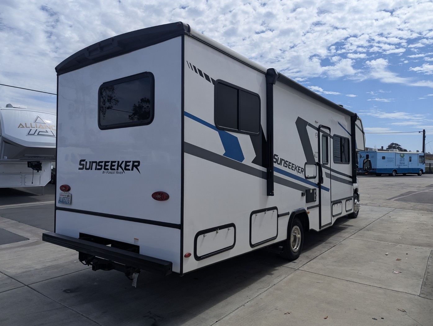 2026 FOREST RIVER SUNSEEKER 2750SLE - Image 7