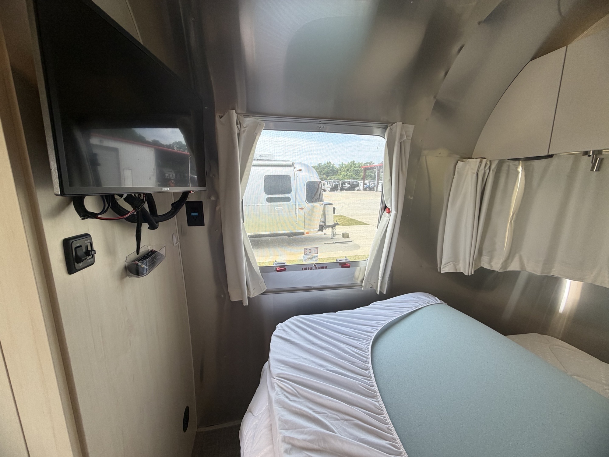 2024 AIRSTREAM FLYING CLOUD 23FB - Image 18