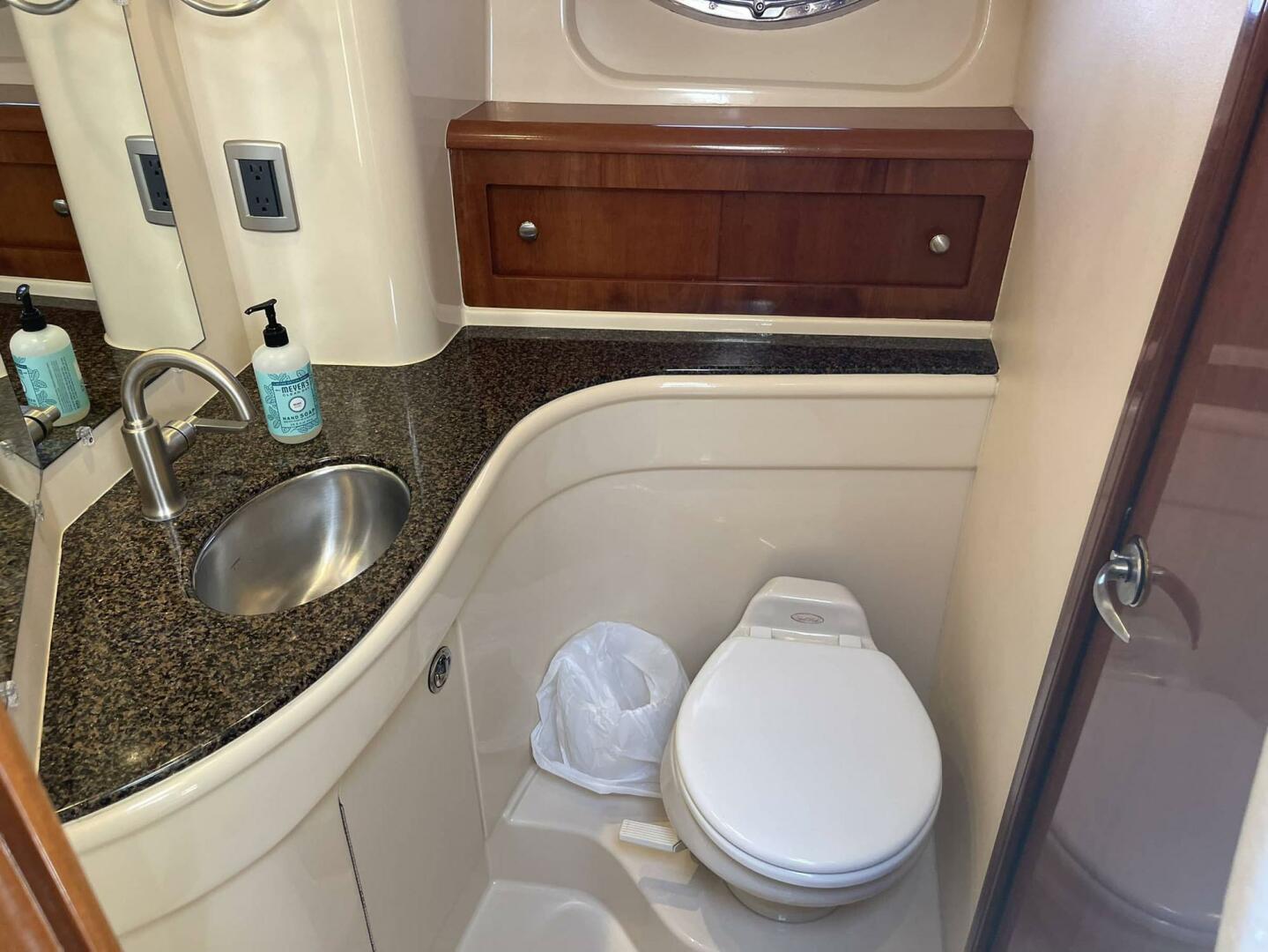 2006 Meridian 411 Sedan - Image 42