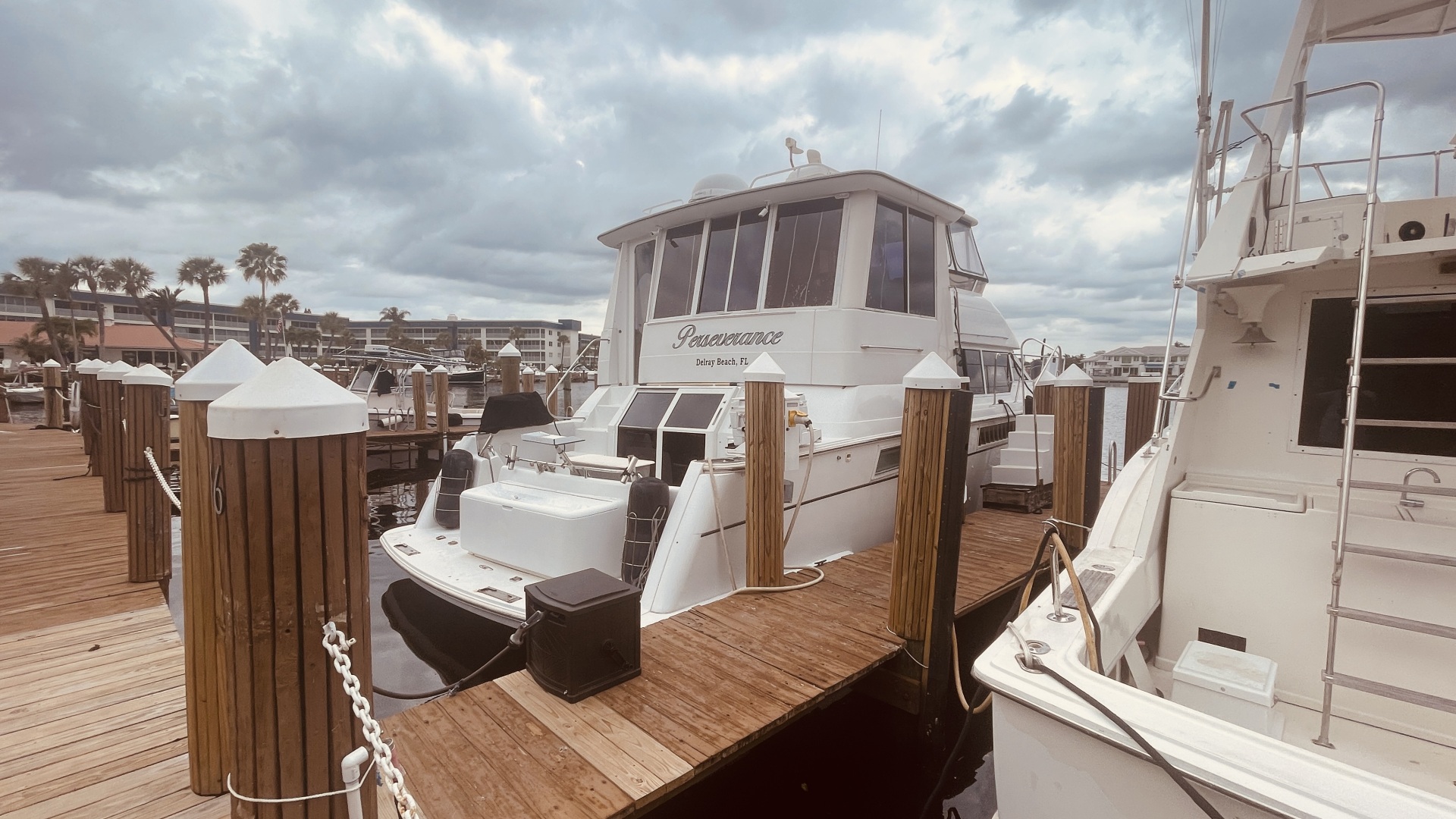 1997 CARVER YACHTS 500 COCKPIT MY - Image 6
