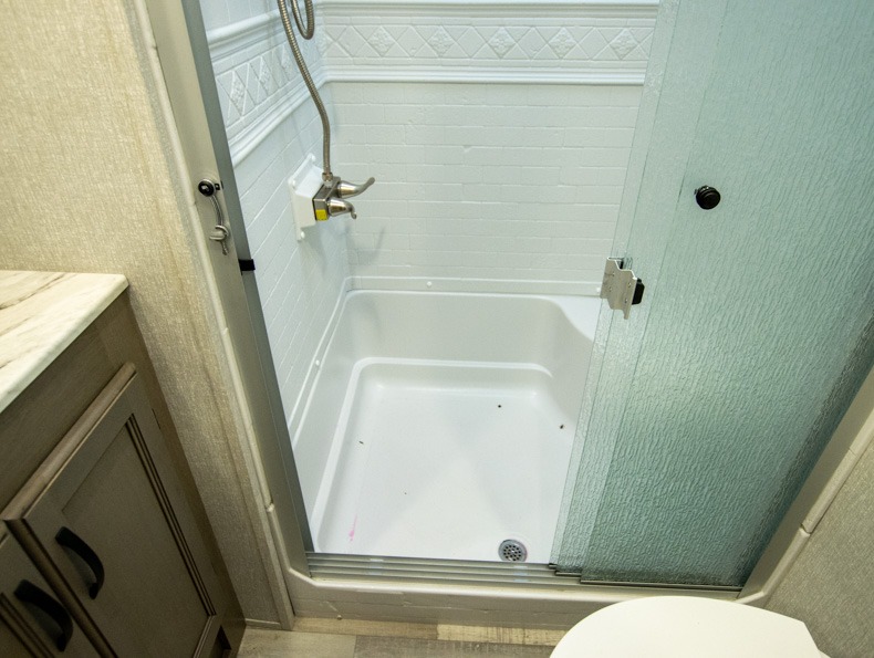 2023 Coachmen Chaparral Lite 25RE - Image 17