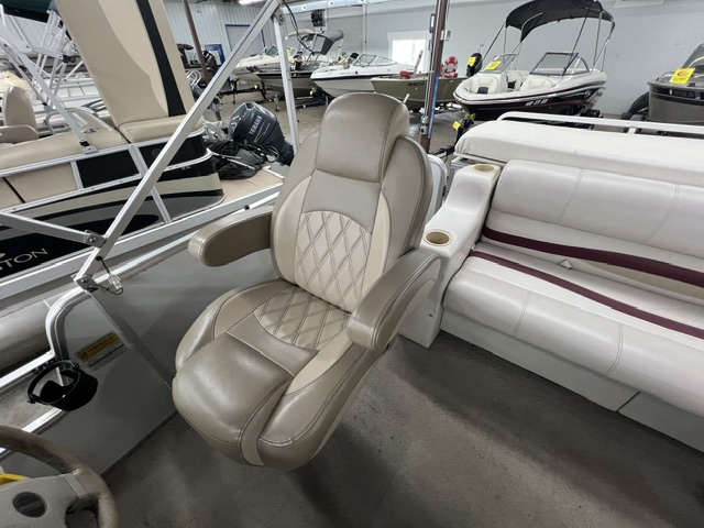 1997 SUN TRACKER PARTY BARGE 21 - Image 11