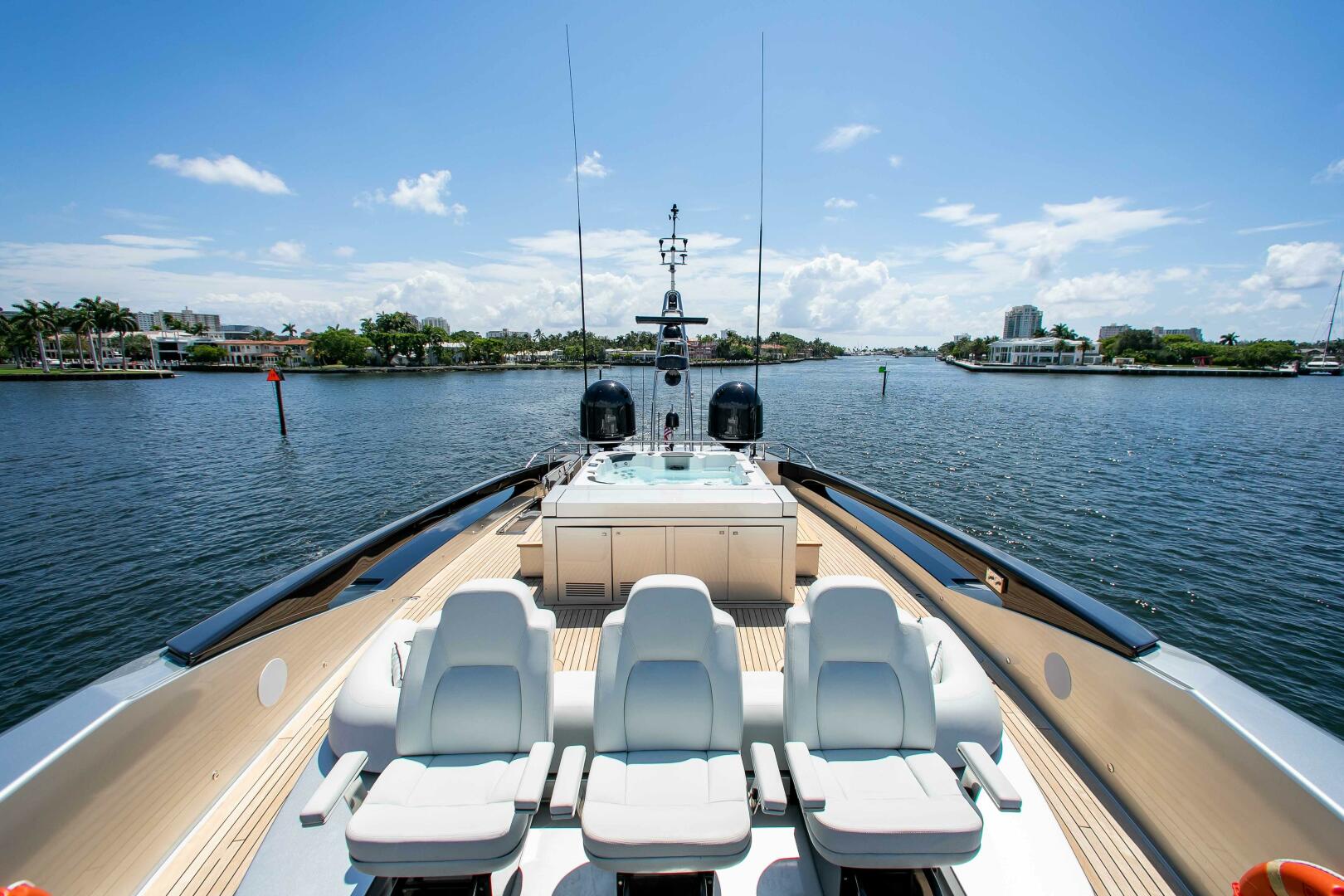 2014 Riva Mythos - Image 12
