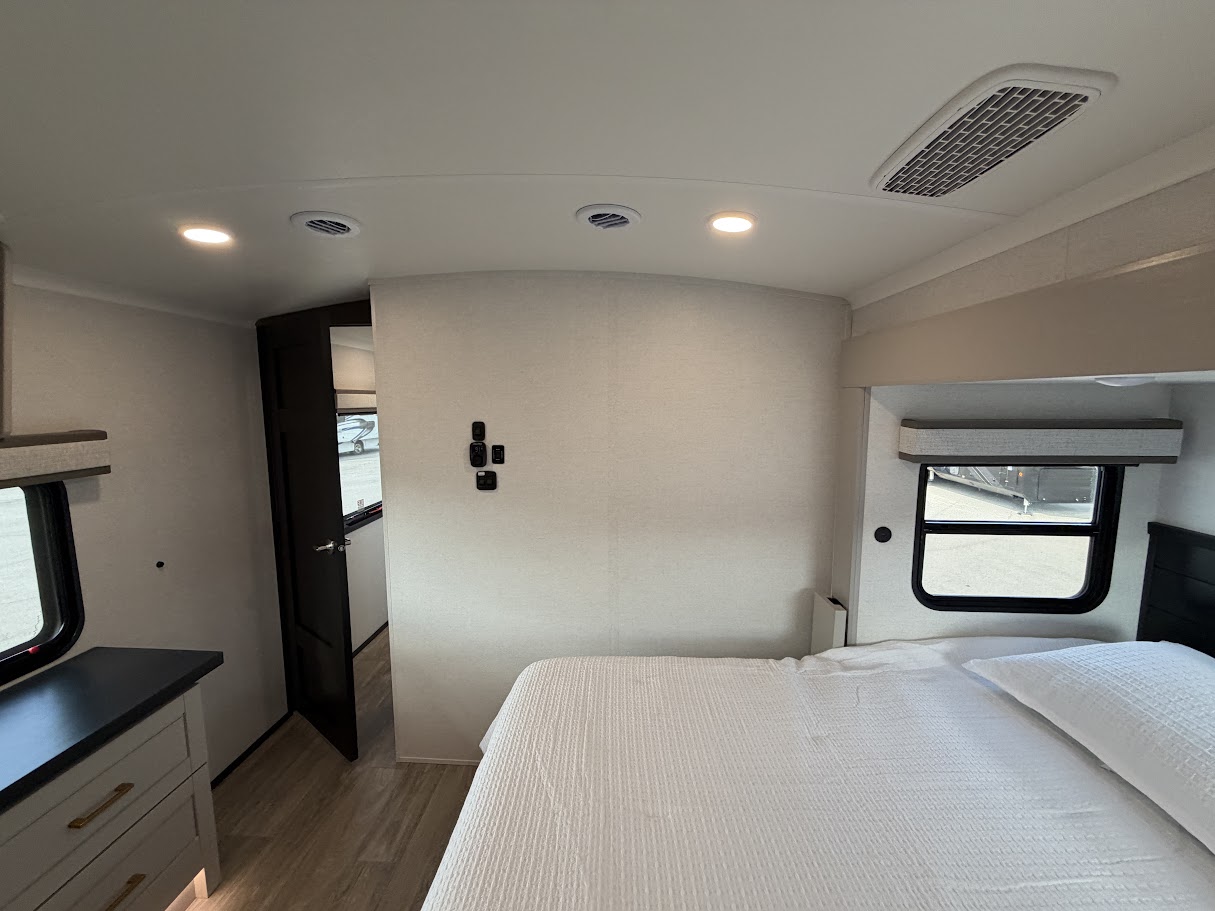 2027 JAYCO NORTH POINT 361RLBH - Image 64
