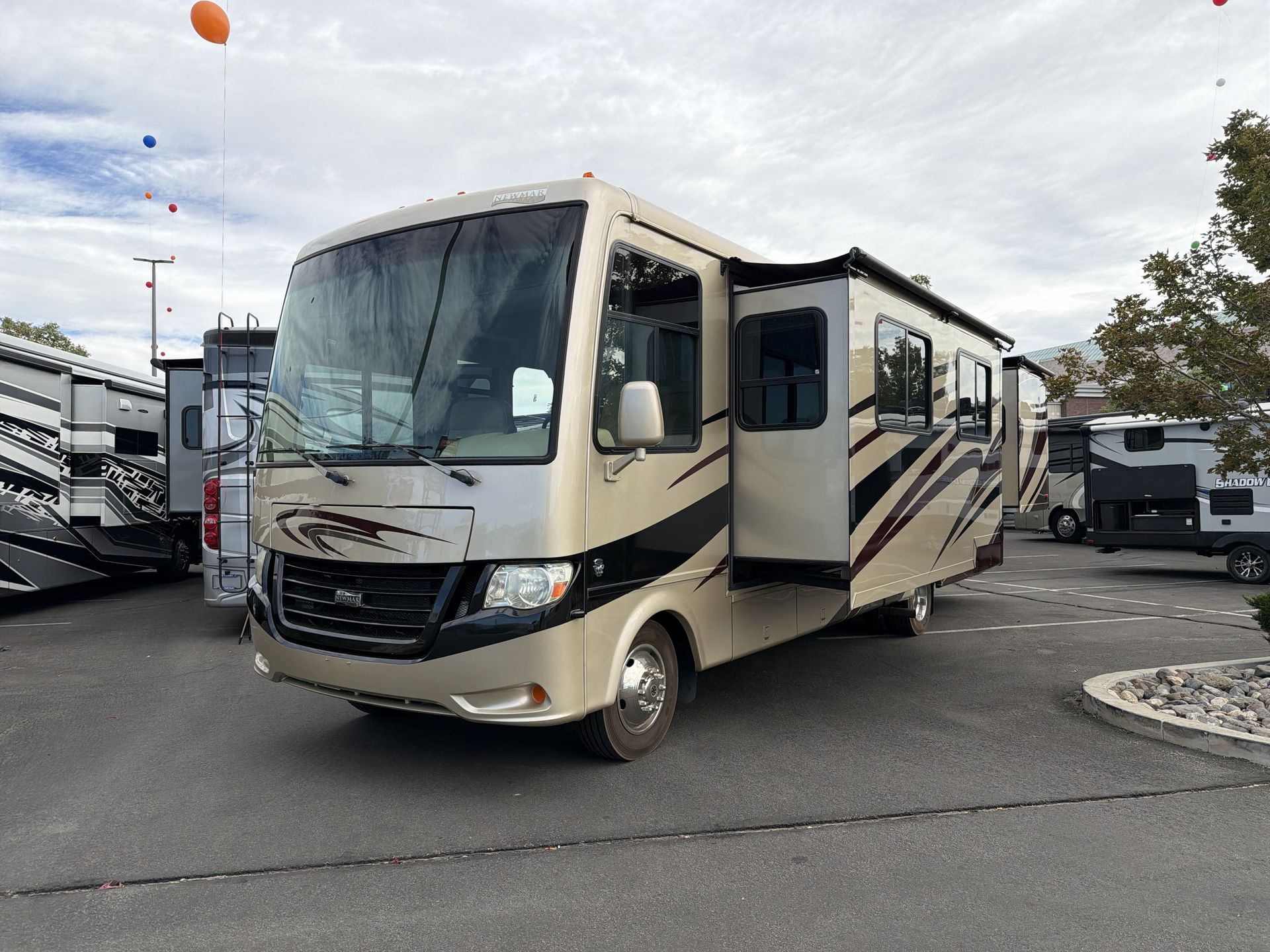 2014 Newmar Bay Star 3309 - Image 8