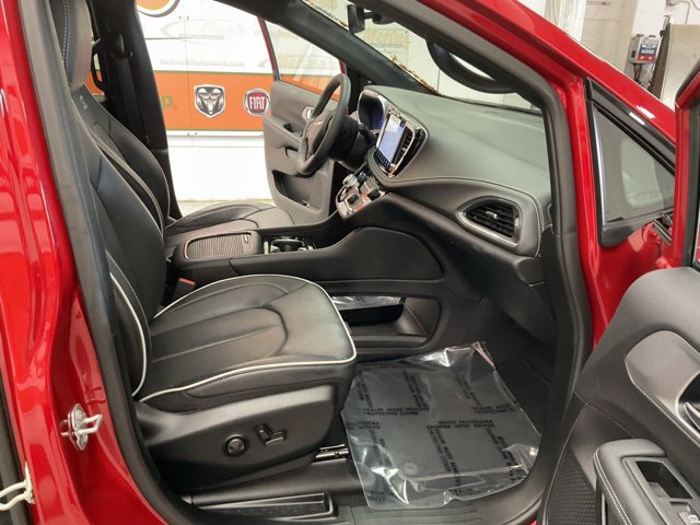 2025 Chrysler Pacifica Limited FWD - Image 27