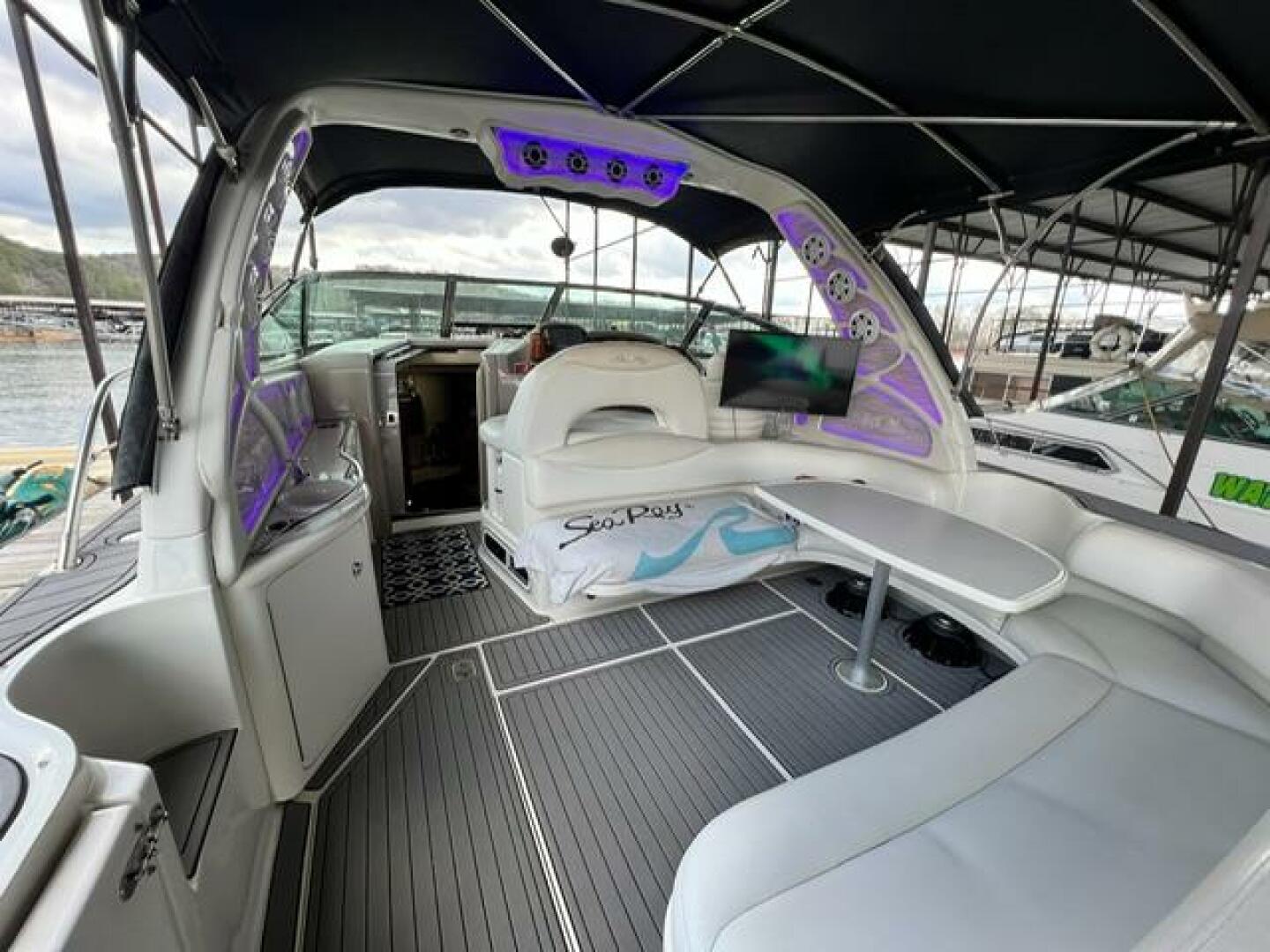 2003 Sea Ray 380 Sundancer - Image 9