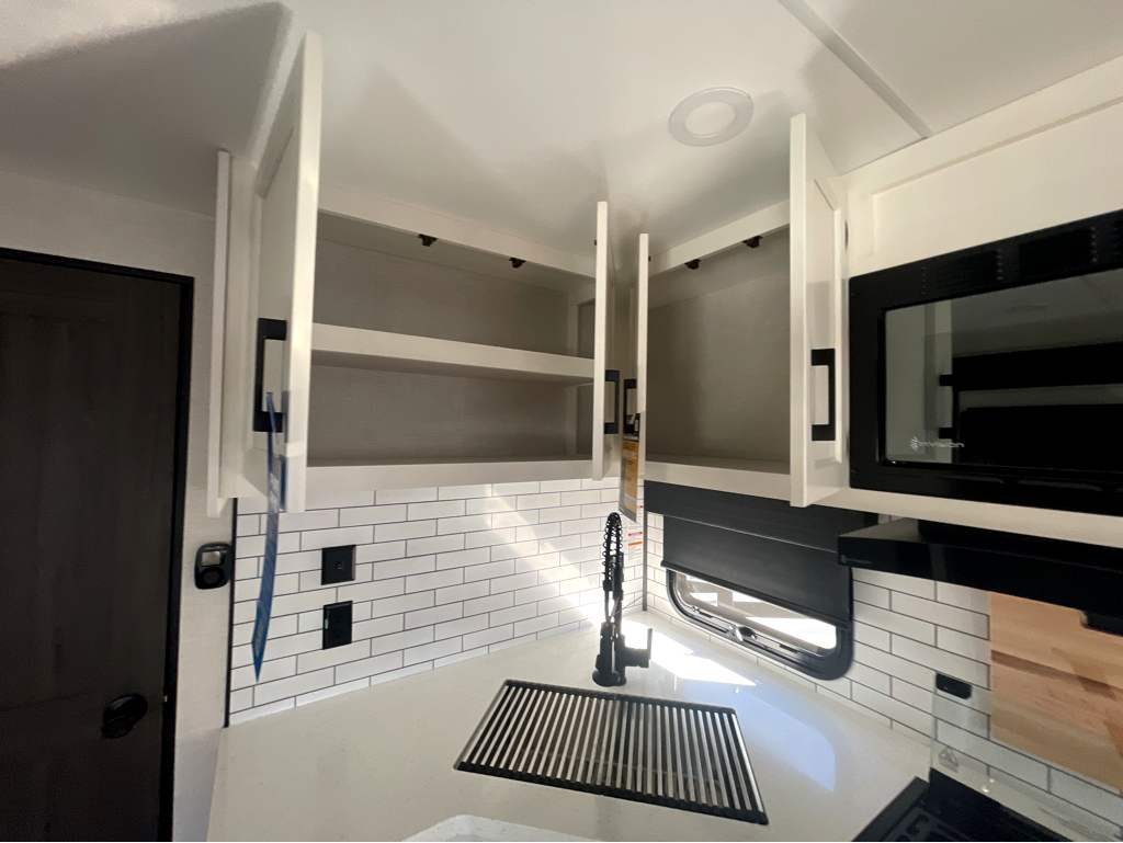 2026 VENTURE RV SPORTTREK 302VRD - Image 32