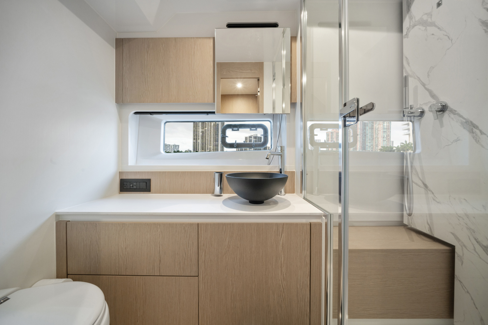 2023 Azimut 53 FLY Base - Image 24
