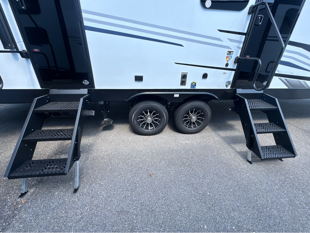 2027 VENTURE RV SPORTTREK 343VBH - Image 3
