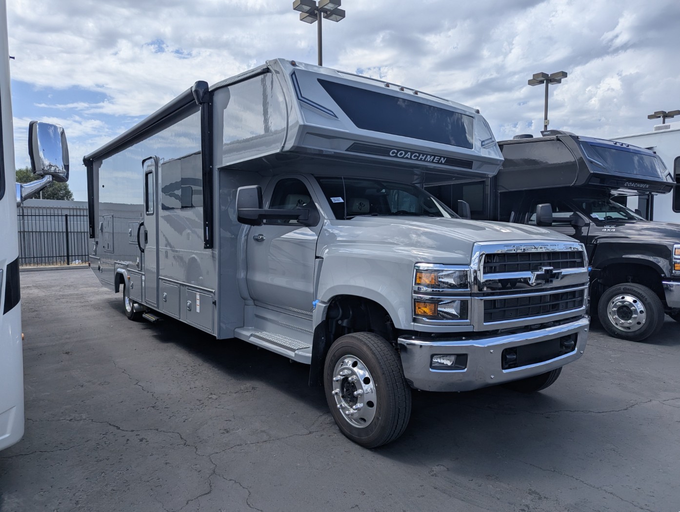 2027 Coachmen Entourage 330DS - Image 1