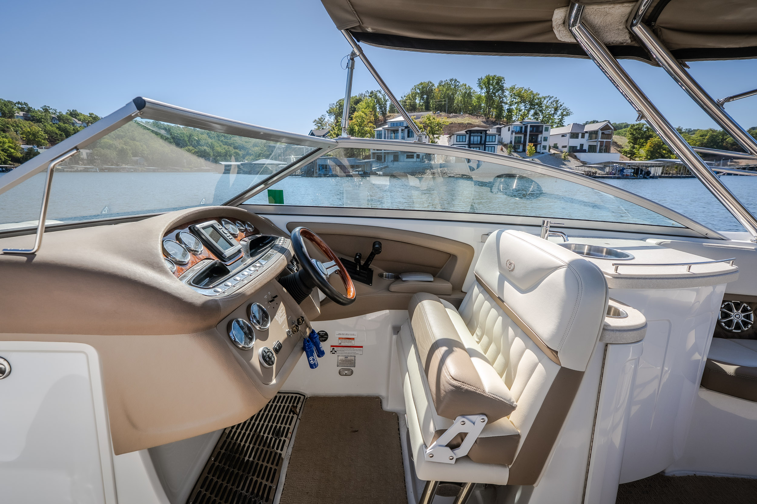 2010 Cobalt 302 - Image 19