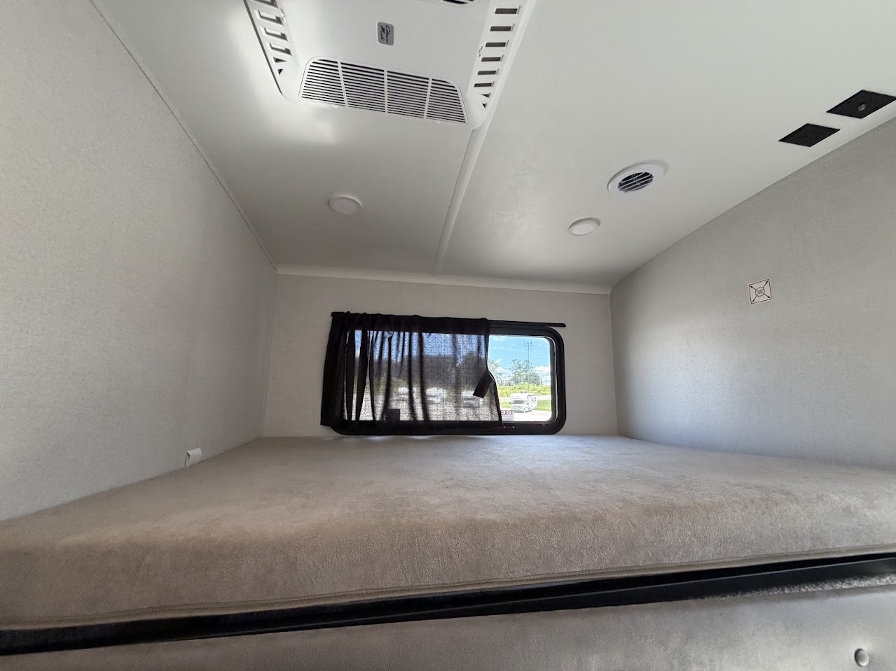 2027 JAYCO NORTH POINT 391TBBH - Image 32