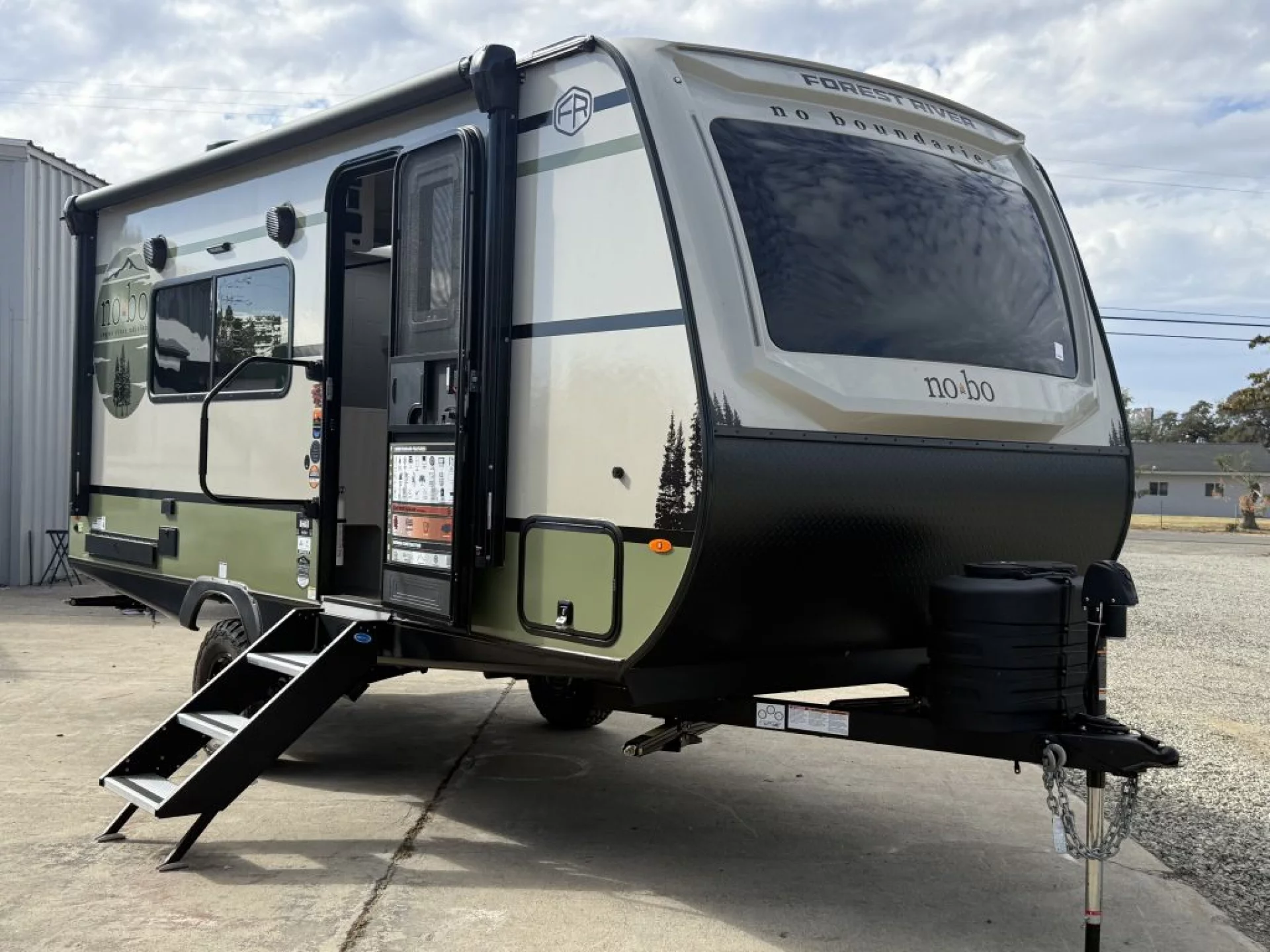 2027 FOREST RIVER NO BOUNDARIES NO BO 19.2 BM BEAST MODE 19 SERIES - Image 1