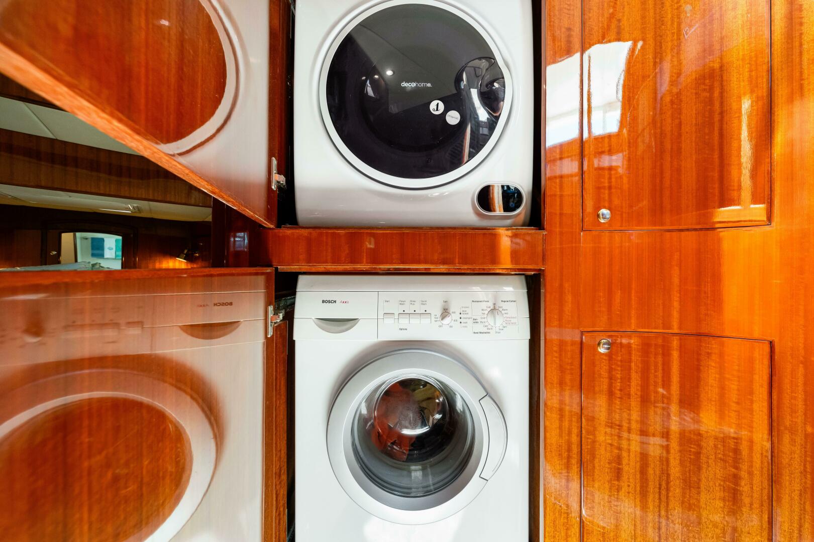 2007 Hampton 558 Pilothouse - Image 18