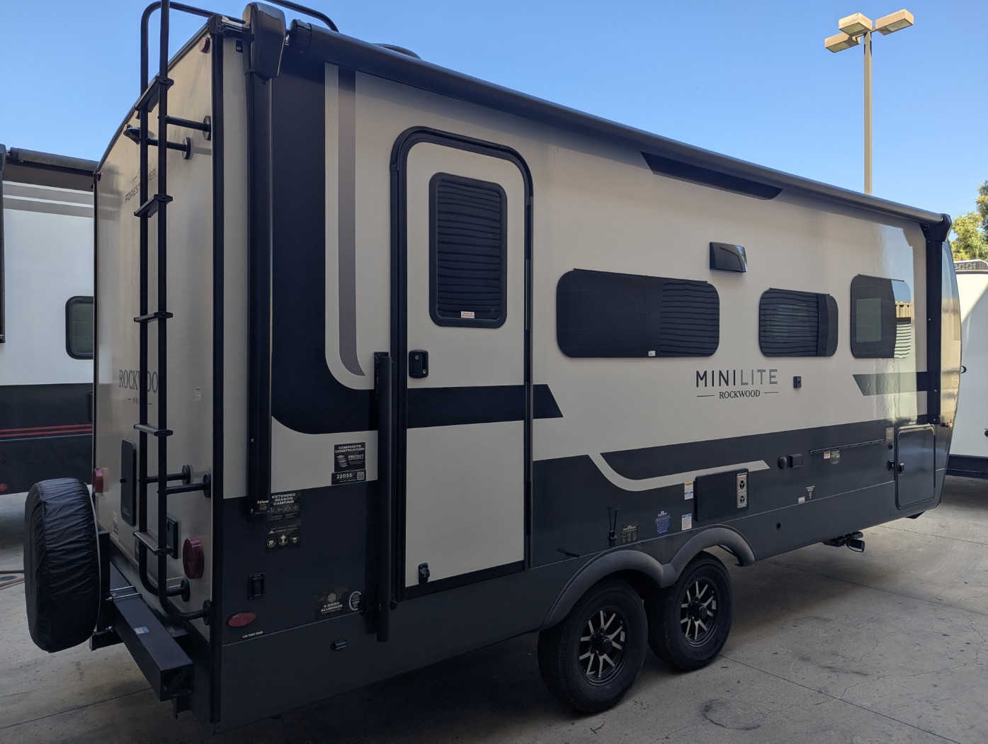 2027 Forest River Rockwood Mini Lite 2205S - Image 6