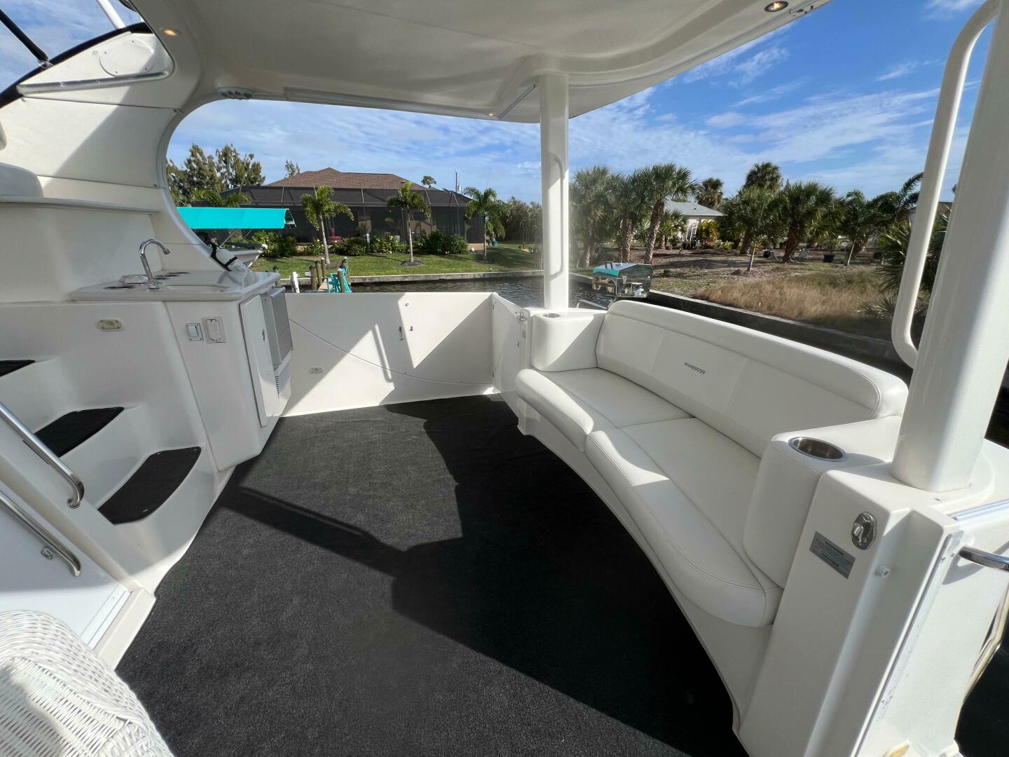 2002 Silverton 39 Motor Yacht - Image 2
