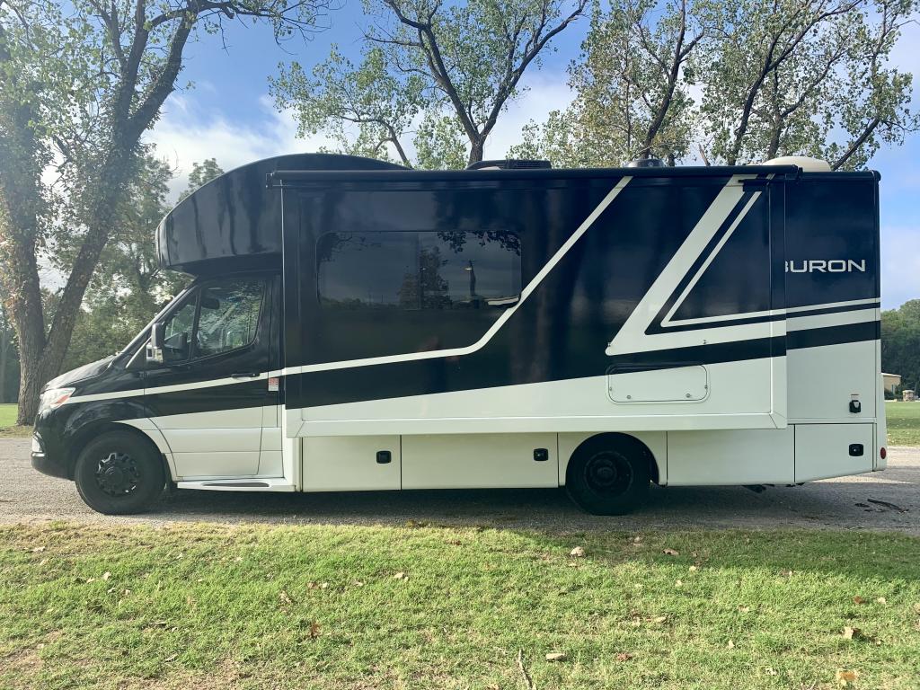 2025 THOR MOTORCOACH TIBURON 24FB - Image 5