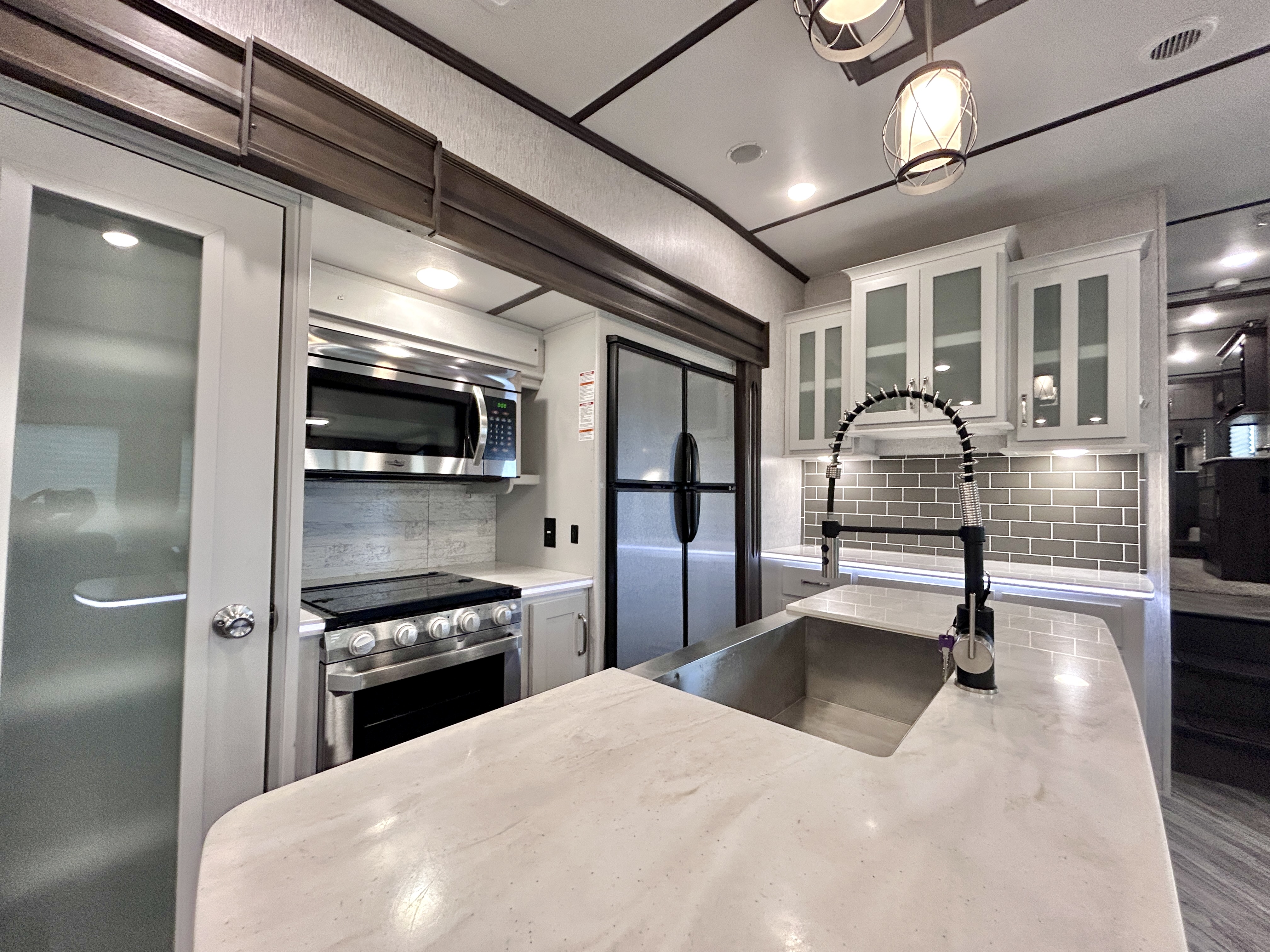2020 Dutchmen Astoria 3173RLP - Image 15