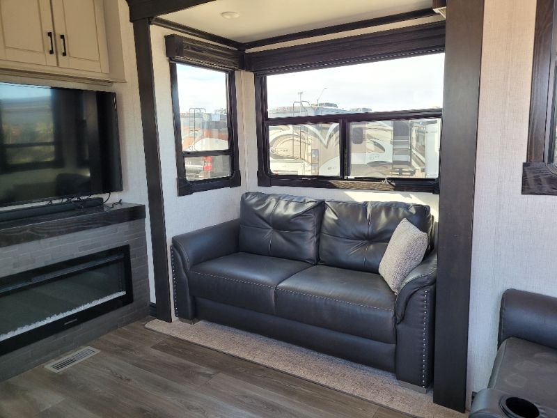 2021 CrossRoads Redwood RW3981FK - Image 5