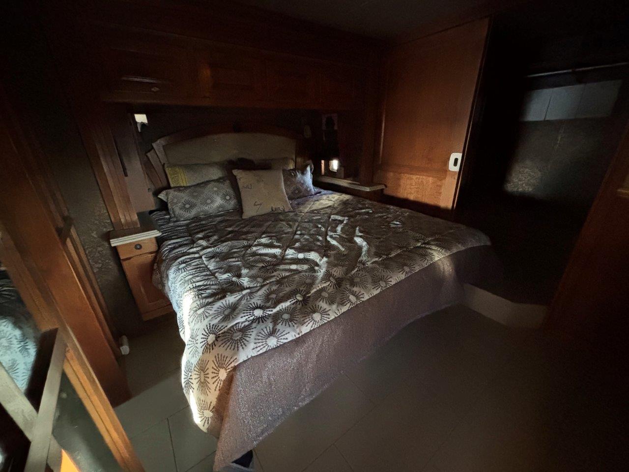 2015 Tiffin Phaeton 40 AH - Image 13