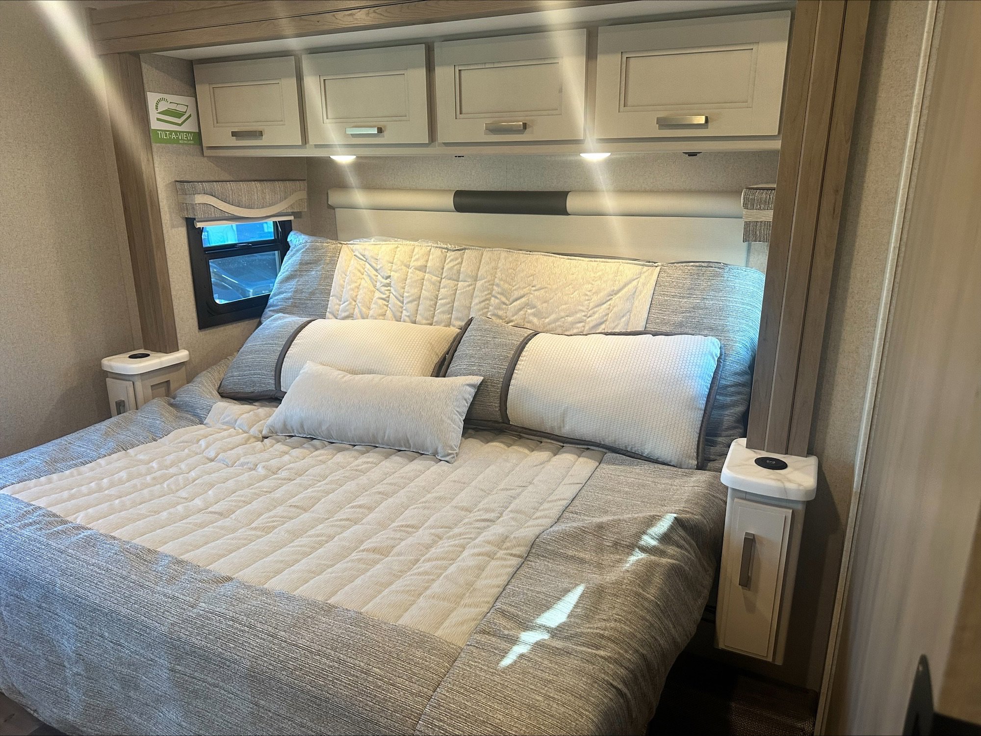 2026 THOR MOTOR COACH PASADENA 38FX - Image 18
