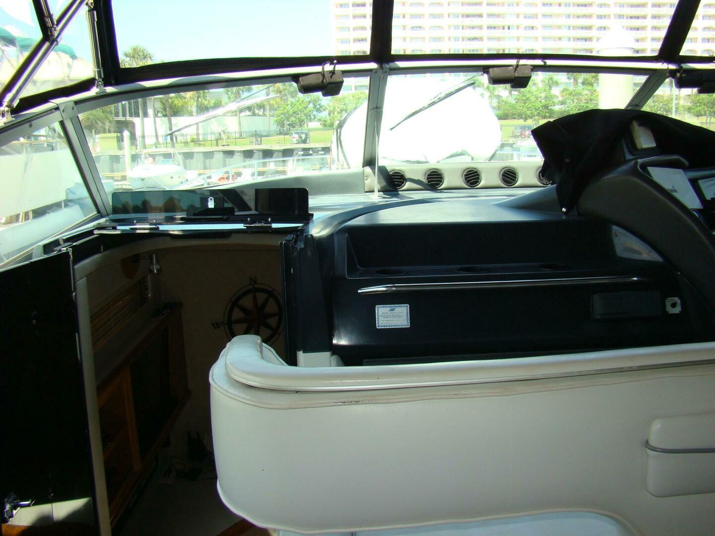 1991 Sea Ray 480 Sundancer - Image 13