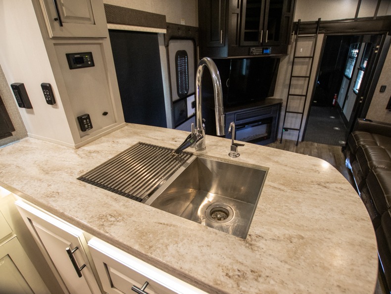 2020 Jayco Seismic 4013 - Image 7