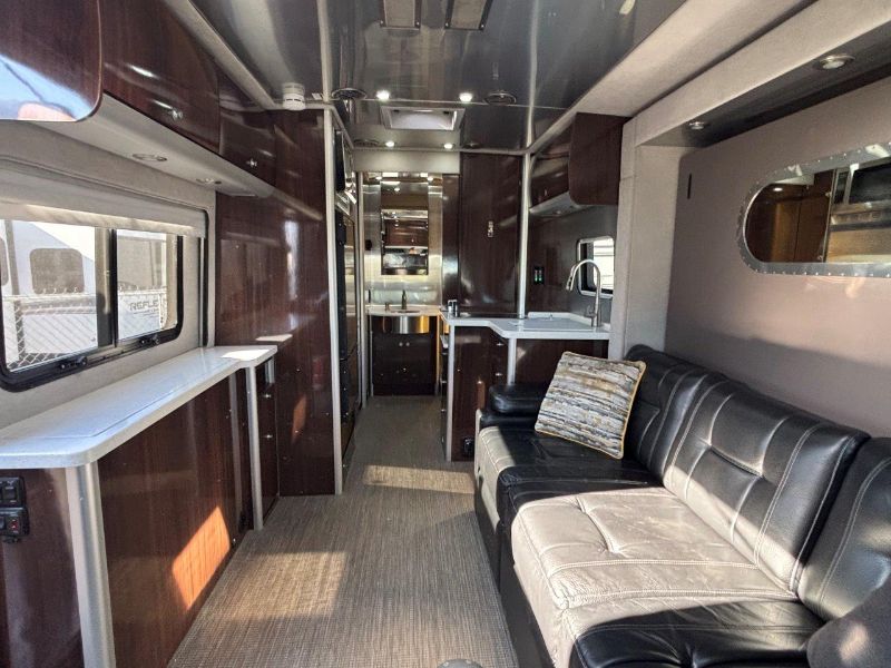 2019 Airstream Atlas Murphy Suite - Image 9