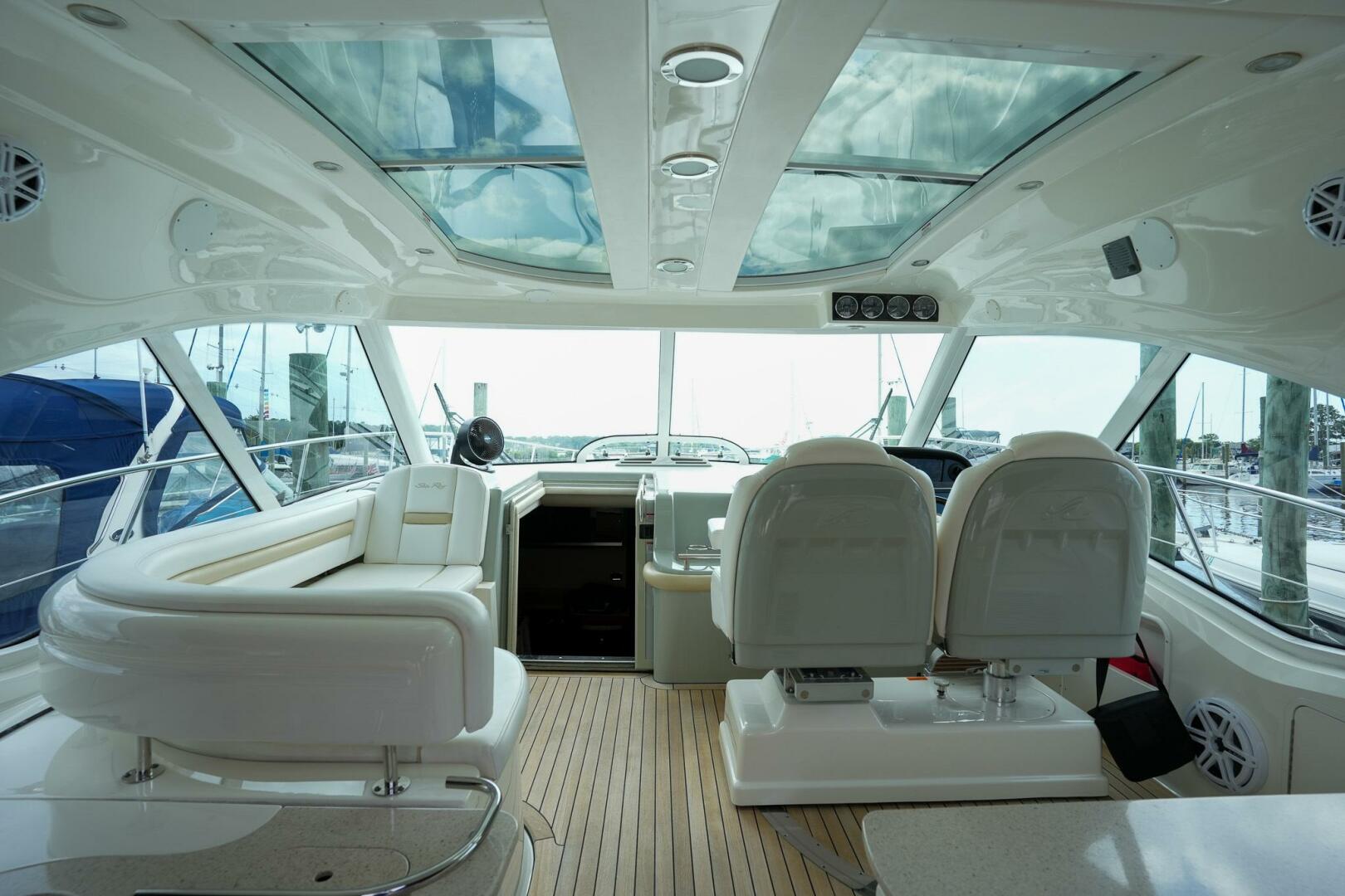 2010 Sea Ray 500 Sundancer - Image 11