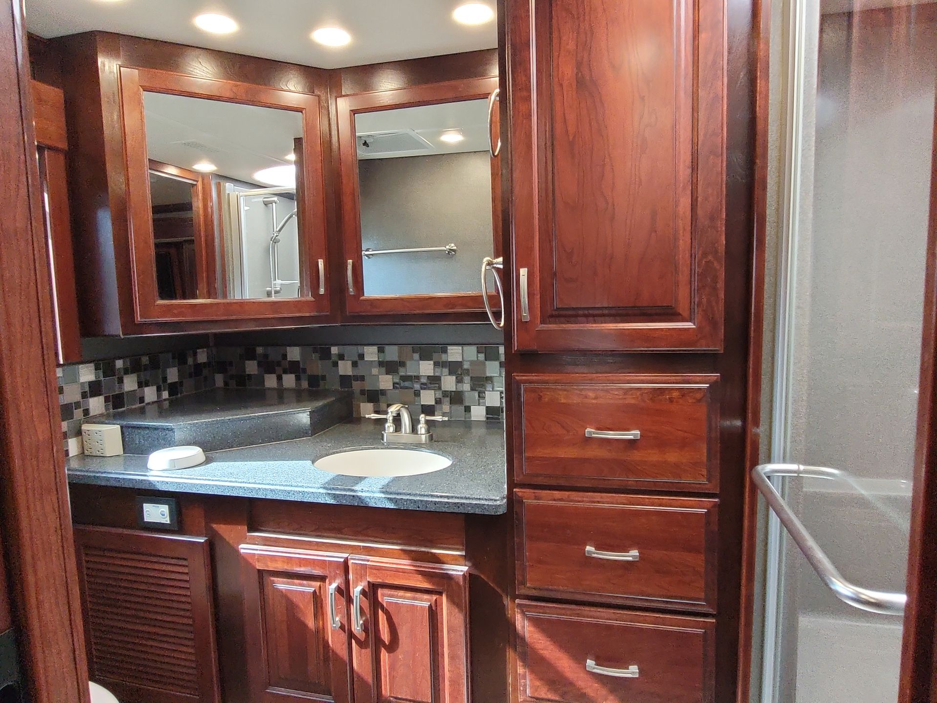 2017 Holiday Rambler Endeavor XE 38K - Image 27