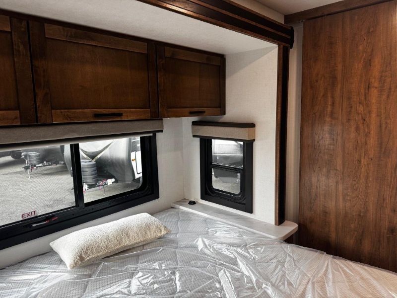 2026 Entegra Coach Esteem XL 32U - Image 28