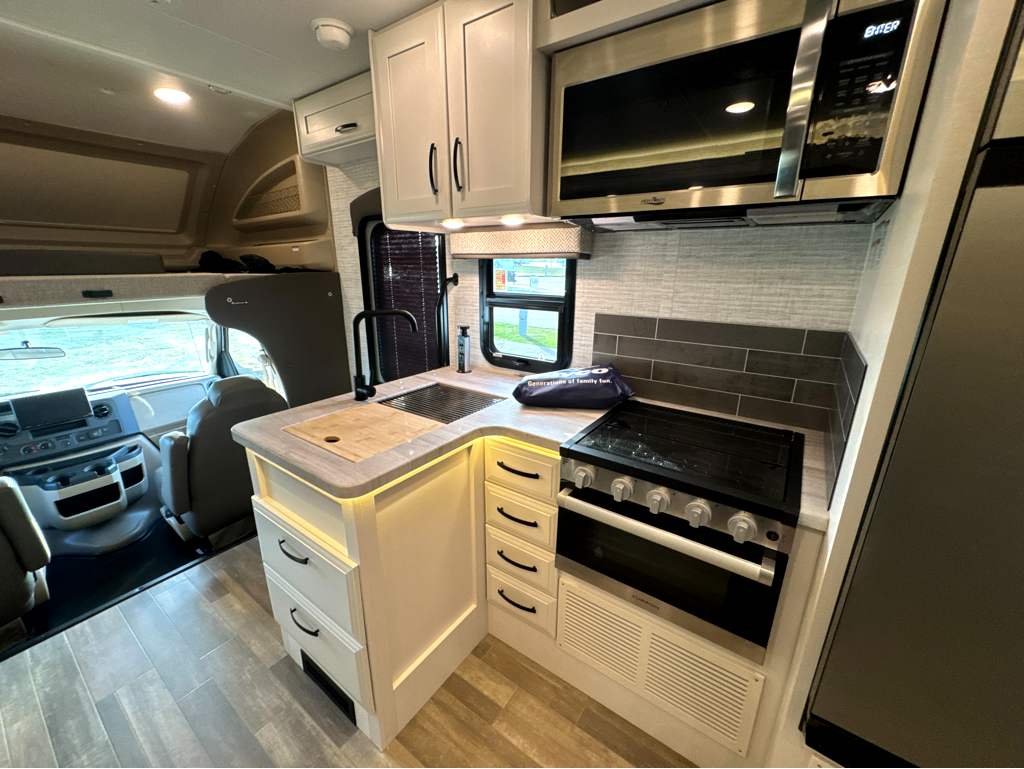 2025 JAYCO GREYHAWK 30Z - Image 28