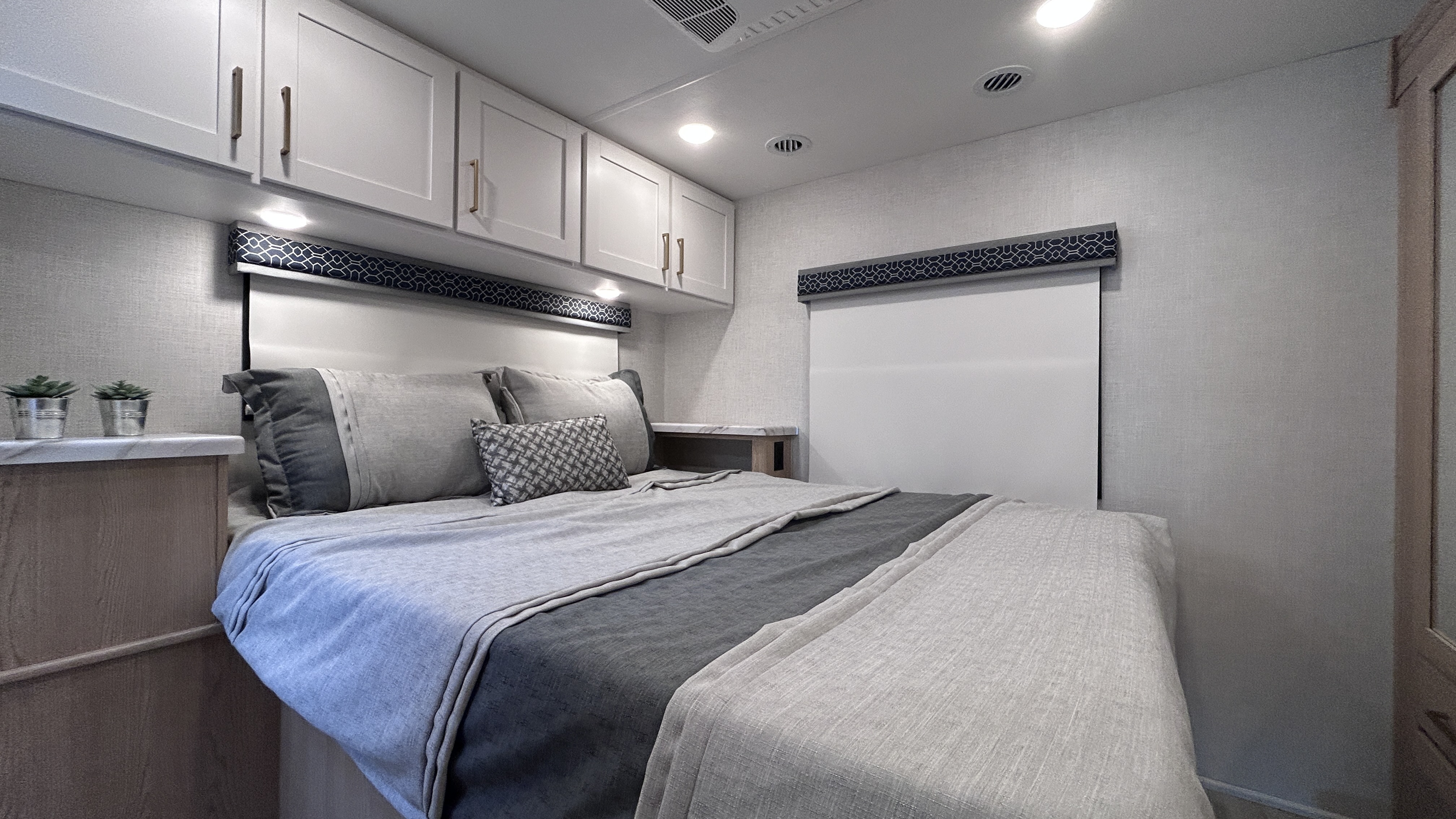 2026 Thor Motor Coach Quantum LF31 - Image 30