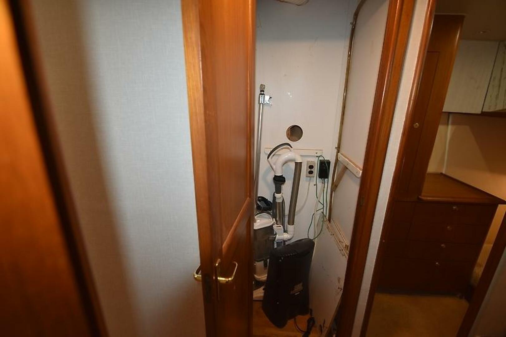 1997 Ocean 48 Convertible - Image 38