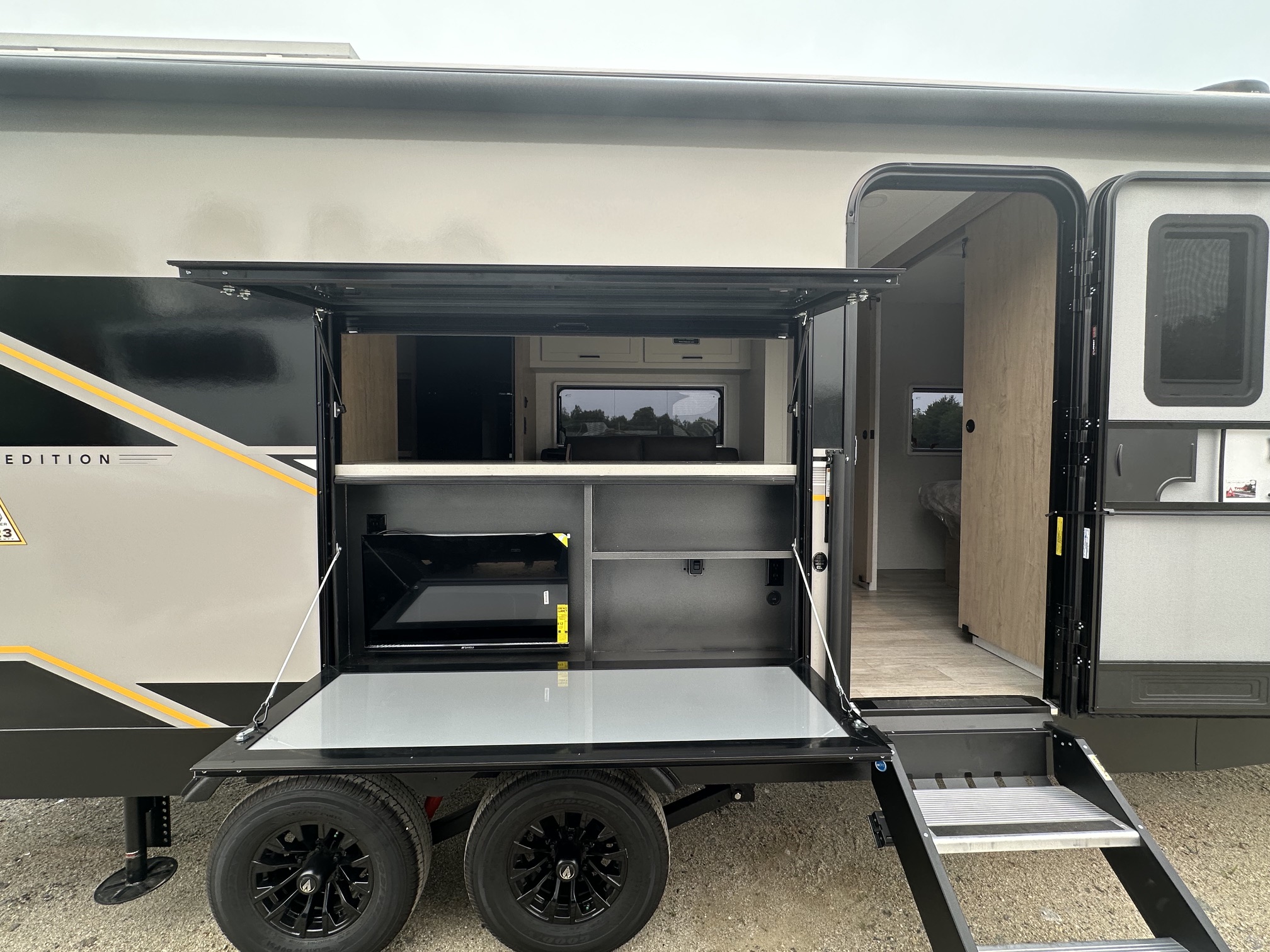 2027 Ember RV Touring Edition 2300MLL - Image 5