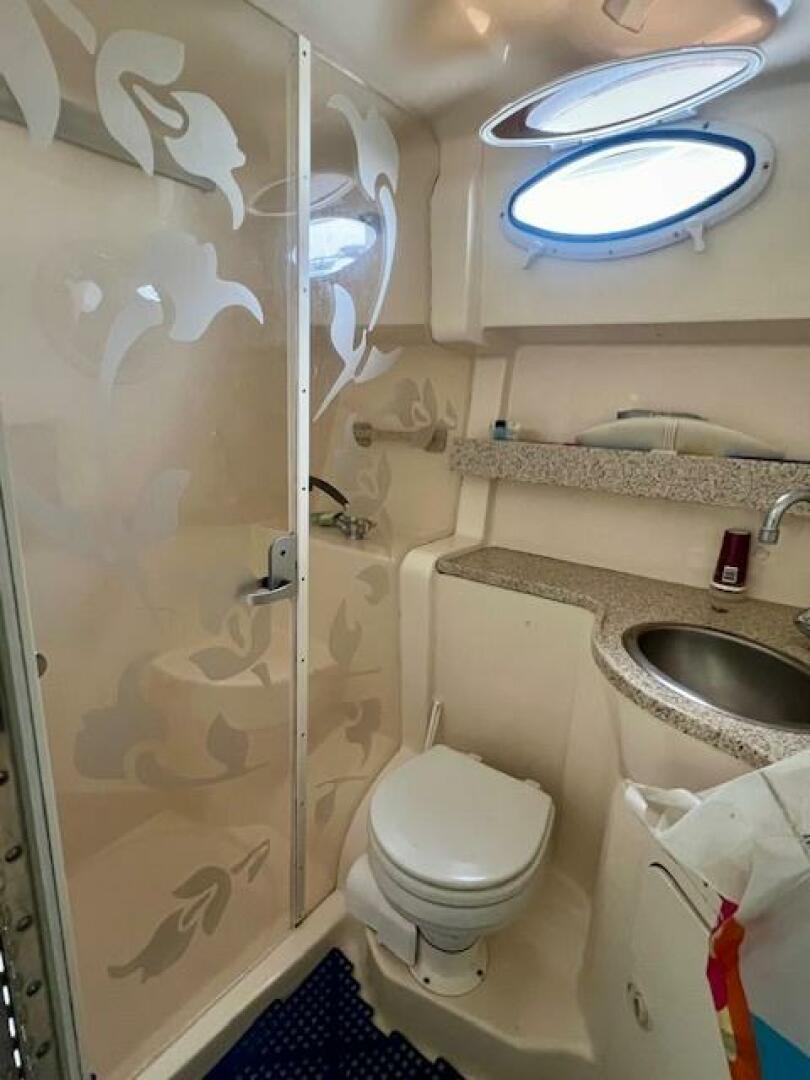 2000 Rinker 342 Fiesta Vee - Image 15