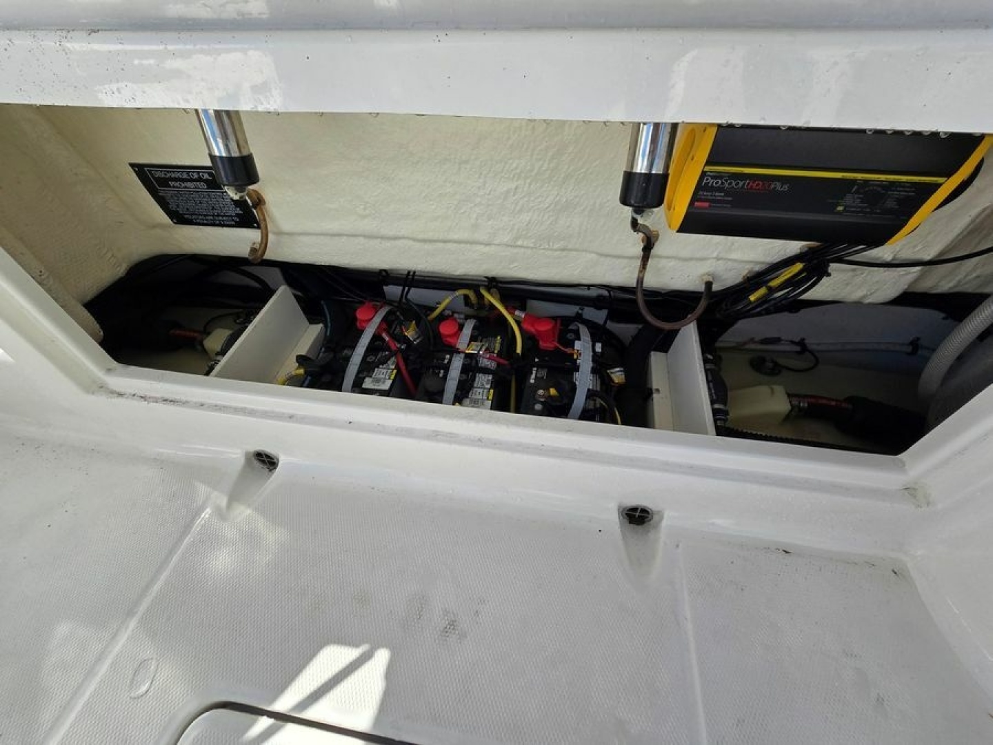 2022 Robalo R272 - Image 22